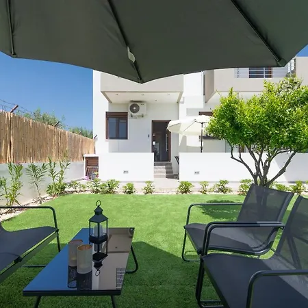Cozy House With Pool Near Διαμέρισμα Gazi