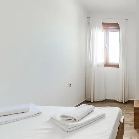 Appartamento Cozy House With Pool Near