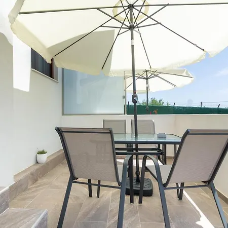 Appartamento Cozy House With Pool Near