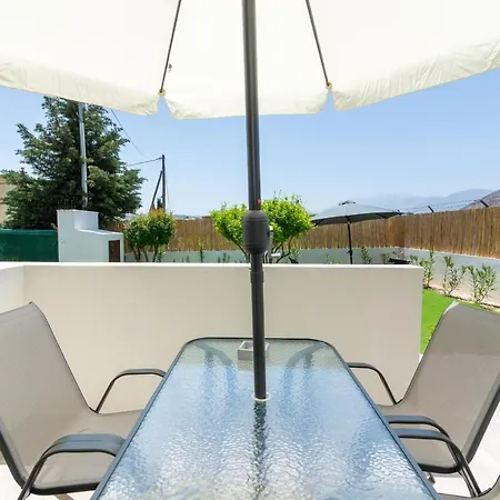 Cozy House With Pool Near