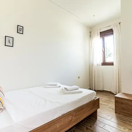 Appartamento Cozy House With Pool Near