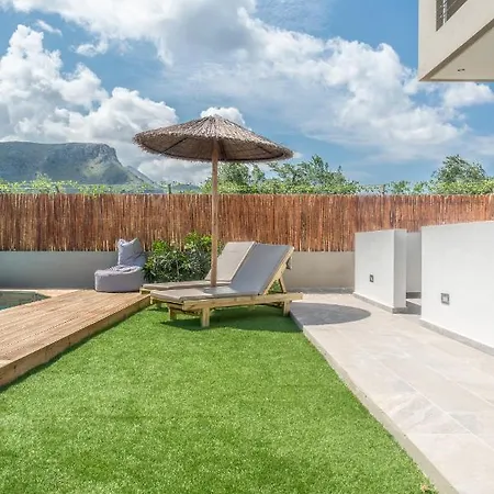 Cozy House With Pool Near *